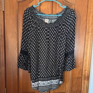 Faded Glory Black and White Patterned Blouse